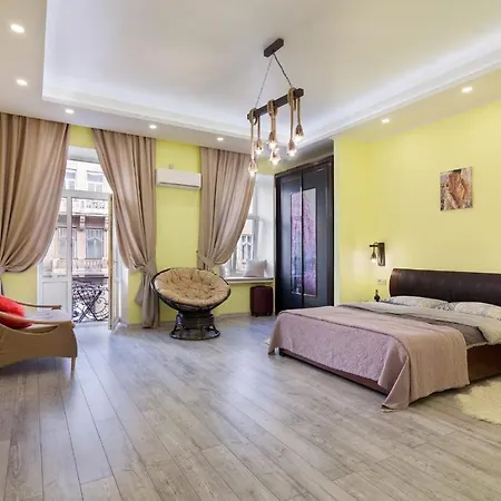 Vip In ♥ Of Leópolis